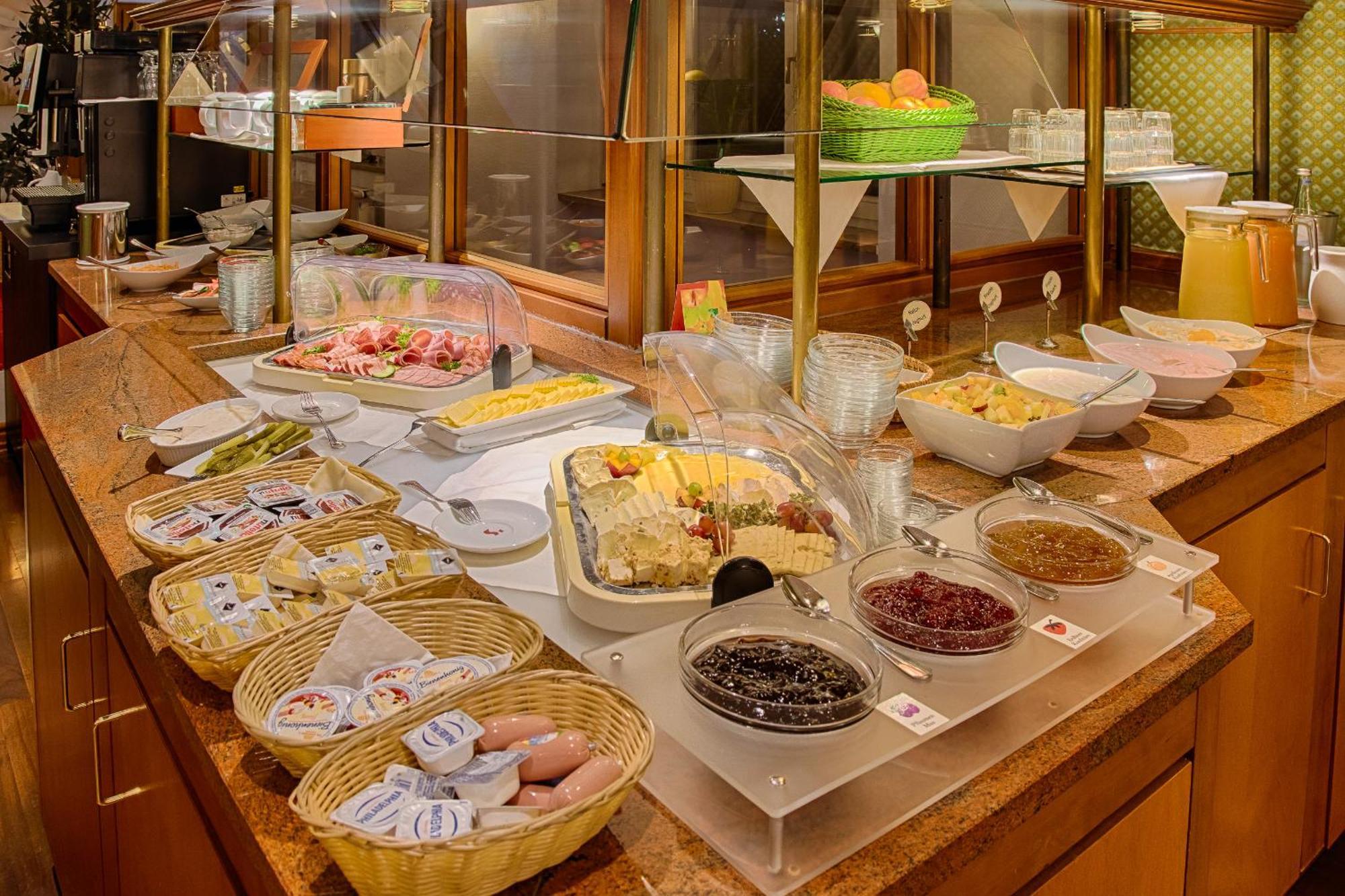 Hotel Fuersteneck Бернбург Екстериор снимка