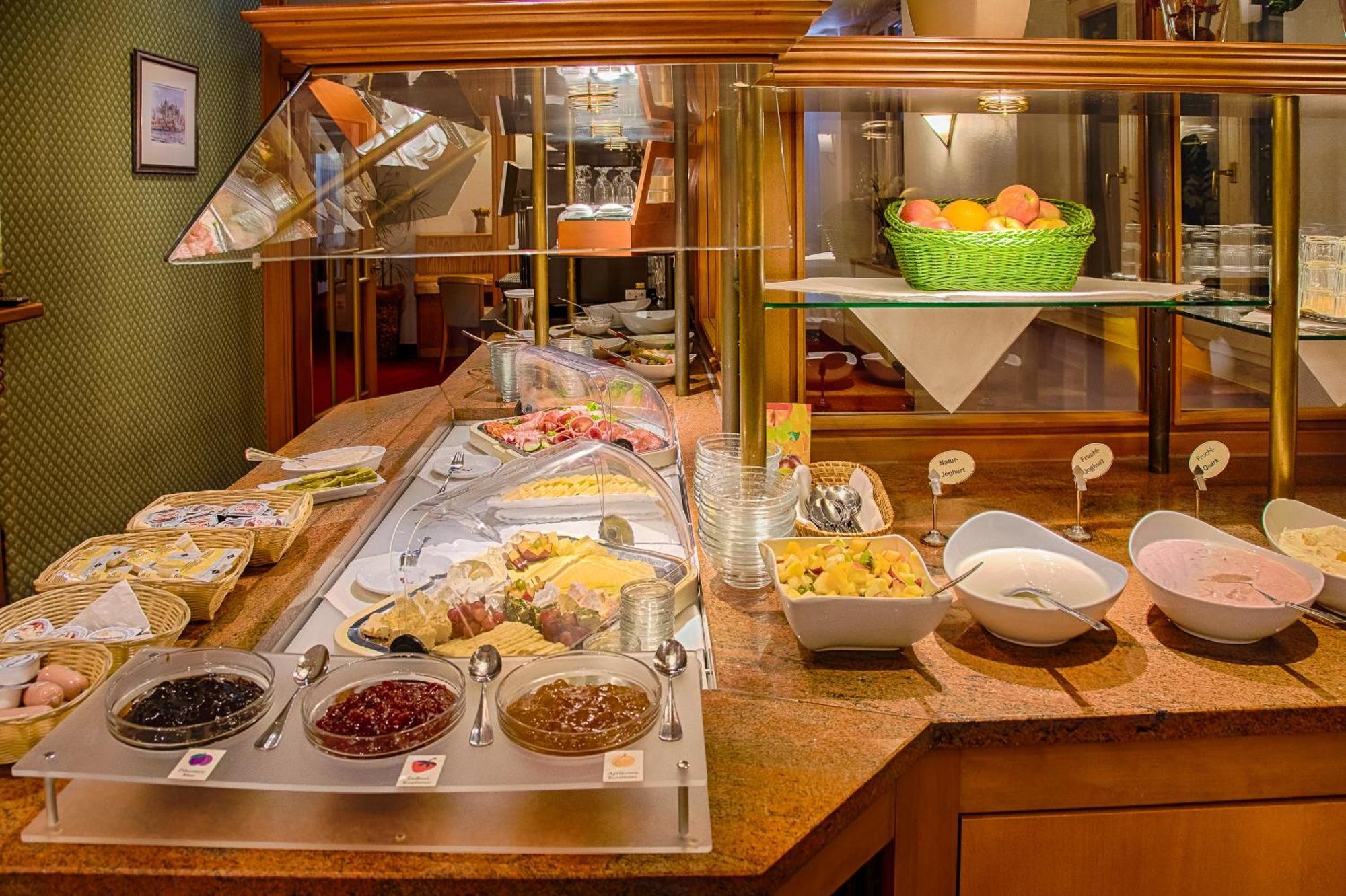 Hotel Fuersteneck Бернбург Екстериор снимка