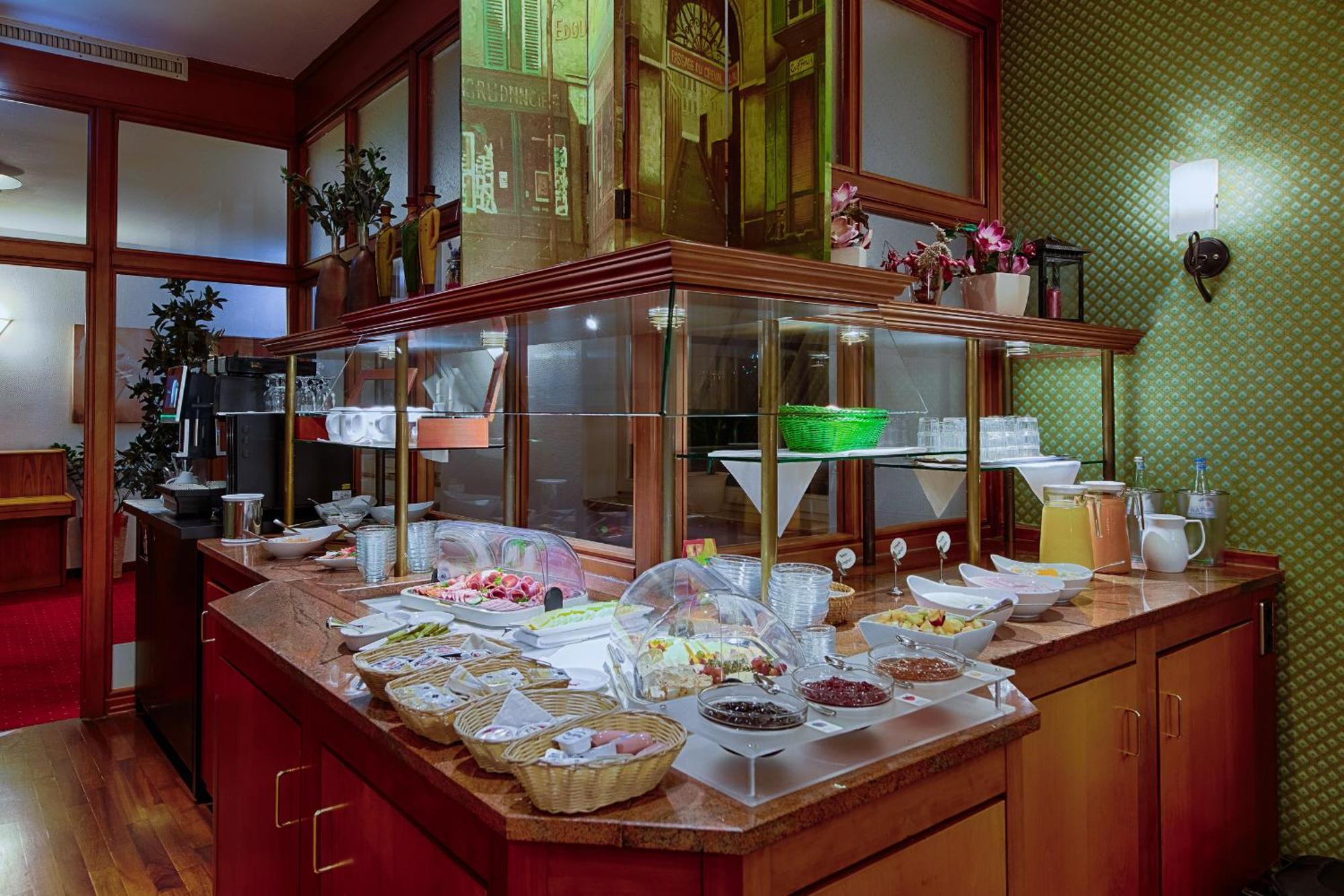 Hotel Fuersteneck Бернбург Екстериор снимка