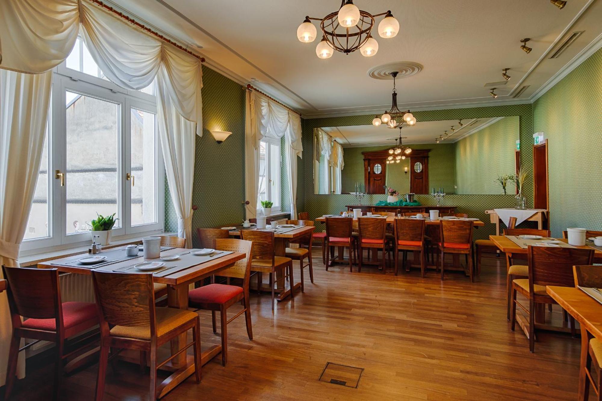 Hotel Fuersteneck Бернбург Екстериор снимка