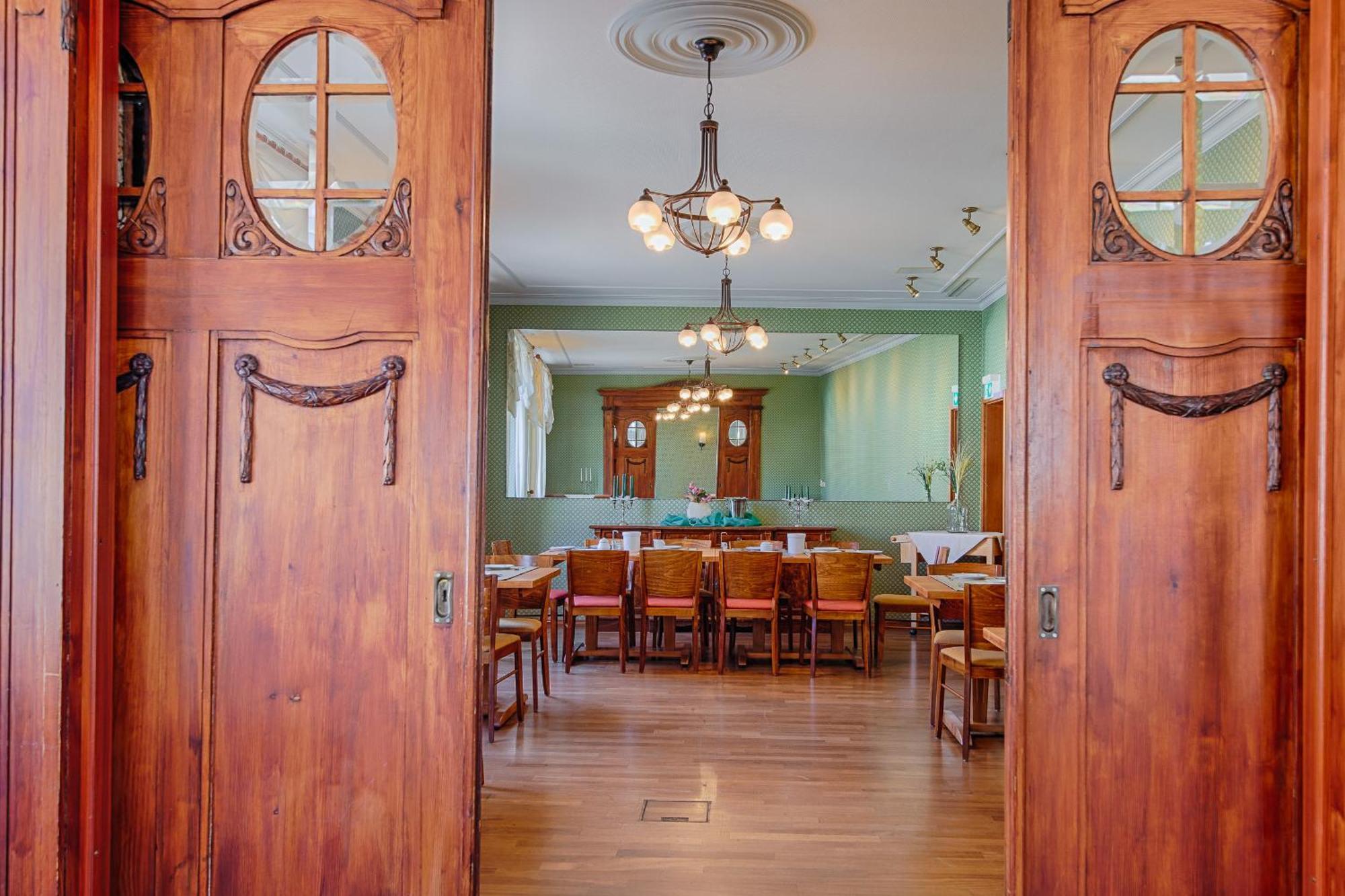 Hotel Fuersteneck Бернбург Екстериор снимка