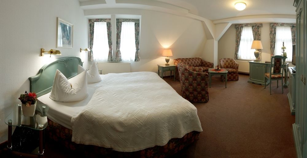 Hotel Fuersteneck Бернбург Екстериор снимка