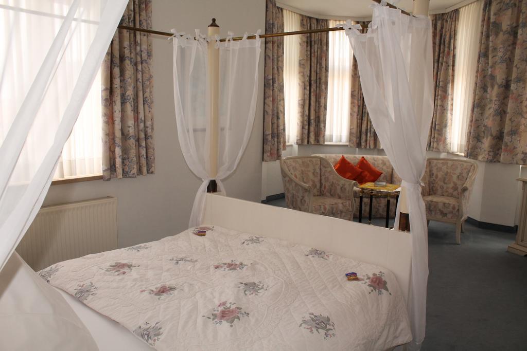 Hotel Fuersteneck Бернбург Стая снимка