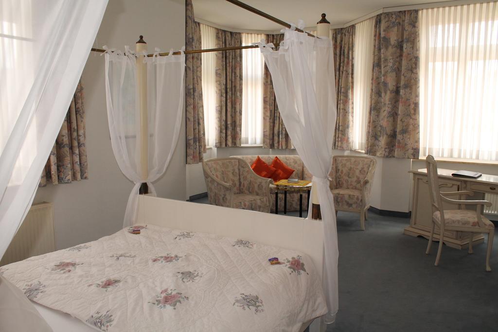 Hotel Fuersteneck Бернбург Екстериор снимка