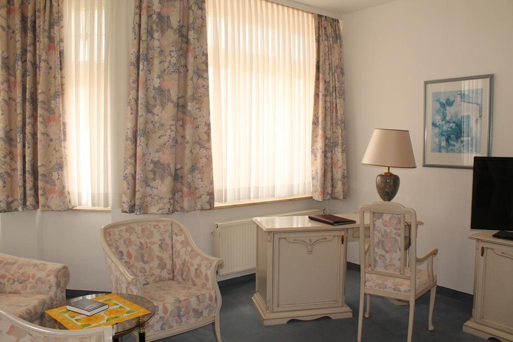 Hotel Fuersteneck Бернбург Екстериор снимка