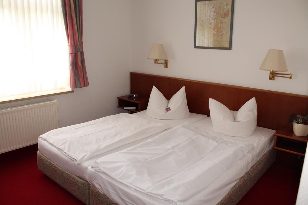 Hotel Fuersteneck Бернбург Стая снимка