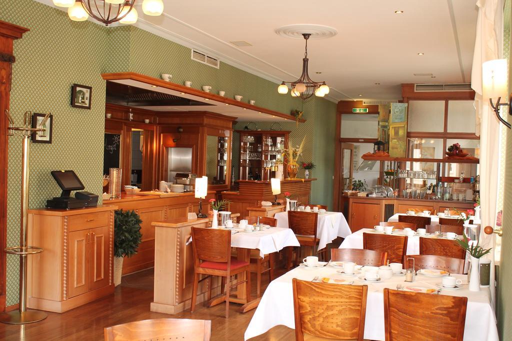 Hotel Fuersteneck Бернбург Екстериор снимка