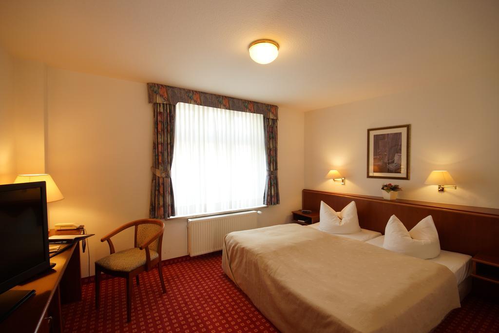 Hotel Fuersteneck Бернбург Екстериор снимка