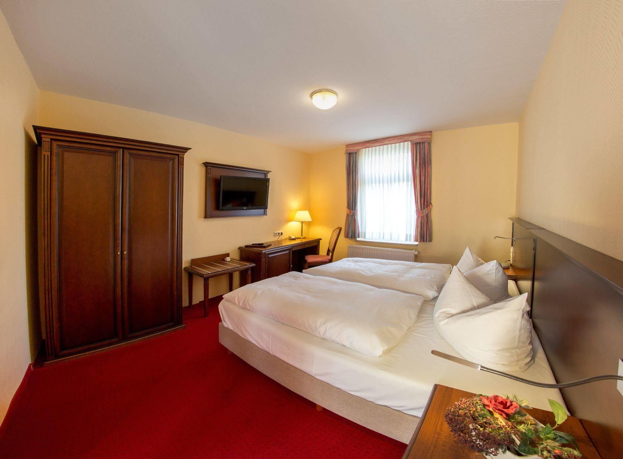 Hotel Fuersteneck Бернбург Екстериор снимка